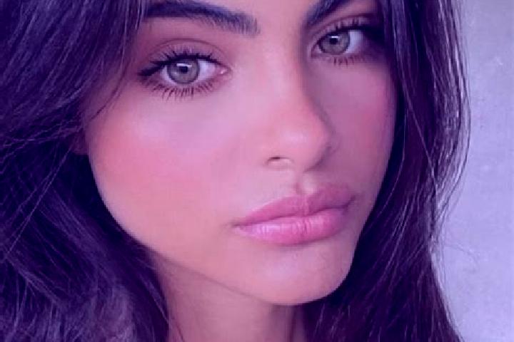 Amelia, 22, a platinum blonde green-eyed latina companion based in Rosa Morada. Offering Striptease, Duos, Erotic Massage, CIM. Available for incall and outc...