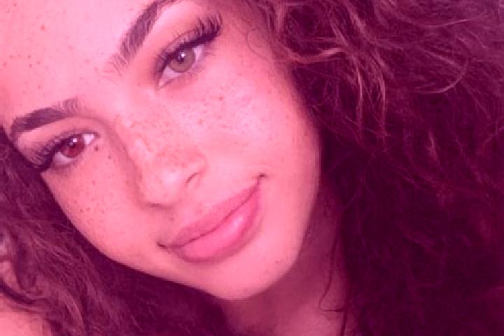 Aria, 22, a blonde hazel-eyed latina companion based in Young. Offering Couples, BDSM, Girlfriend Experience. Available for incall and outcall, overnight boo...