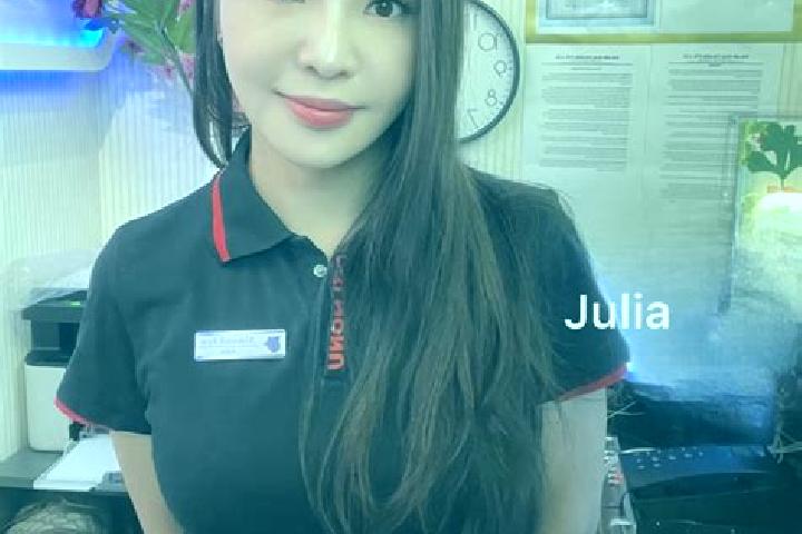 Ariana, 21 — Escort in Ottenhofen, Germany