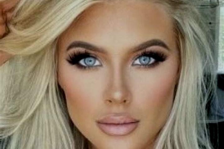 Aurora, 35, a chestnut grey-eyed middle eastern companion based in Solcava. Offering Party Girl, Massage. Available for incall and outcall, day and evening d...