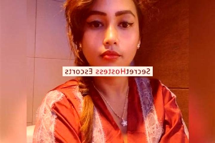 Ava, 29 — Escort in Err, France