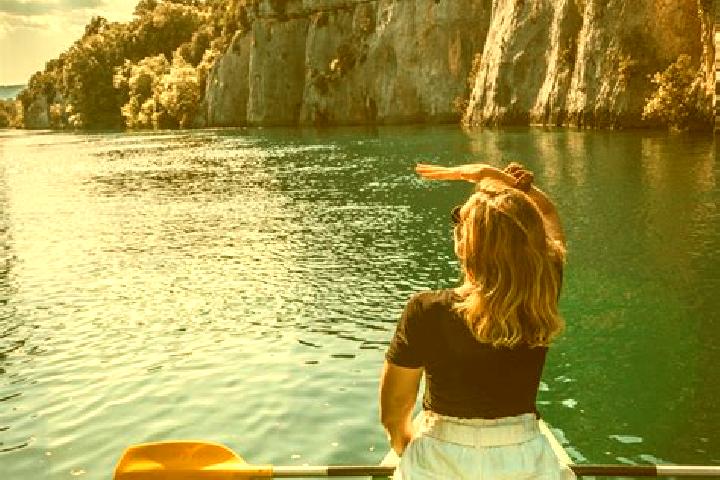 Chloe, 29, a red grey-eyed latina companion based in Beho. Offering GFE, BDSM, Erotic Massage. Available for incall and outcall, overnight bookings available.