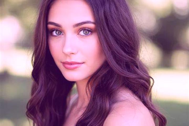 Chloe, 30, a brunette brown-eyed slavic companion based in Bac Ha. Offering Duos, Tantra, OWO. Available for incall and outcall, day and evening dates.