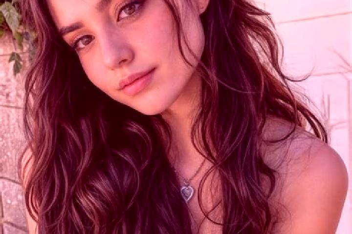 Chloe, 37, a black green-eyed middle eastern companion based in Edegem. Offering Roleplay, Erotic Massage, Girlfriend Experience, Tantra. Available for incal...