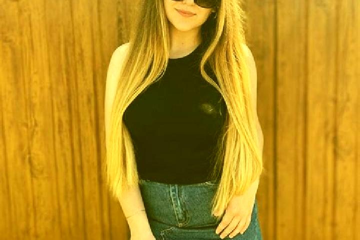 Clara, 28, a brunette dark-eyed mixed companion based in Tiasso. Offering BDSM, Erotic Massage, Overnight. Available for incall and outcall, overnight bookin...