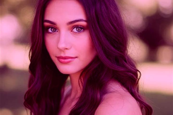 Eleanor, 25, a chestnut dark-eyed latina companion based in Nahoryany. Offering Overnight, Erotic Massage, Girlfriend Experience, Couples. Available for inca...