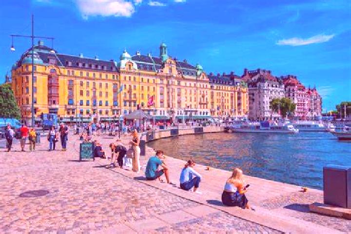 Eleanor, 32, a chestnut brown-eyed european companion based in Domene. Offering CIM, Erotic Massage, Striptease. Available for incall and outcall, overnight ...