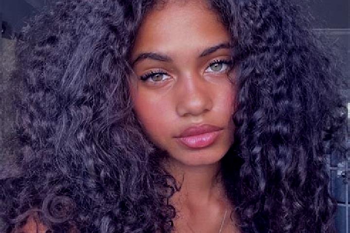 Eleanor, 33, a black hazel-eyed ebony companion based in Pancur. Offering Fetish, Striptease, Party Girl. Available for incall and outcall, overnight booking...