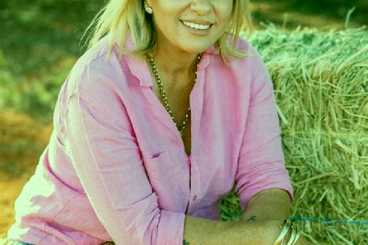 Elizabeth, 24 — Escort in New Line, South Africa