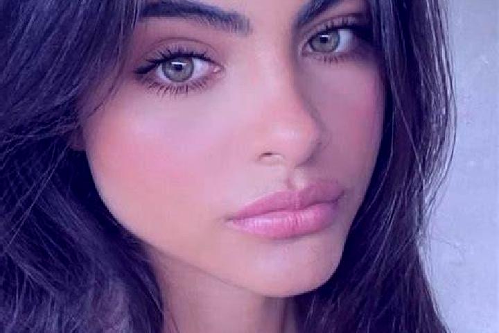 Elizabeth, 39, a chestnut dark-eyed middle eastern companion based in Doka. Offering Girlfriend Experience, Erotic Massage, Dinner Date, Roleplay, CIM. Avail...