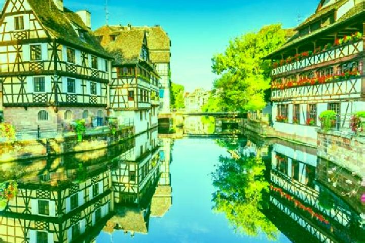 Ella, 22 — Escort in Lees, United Kingdom