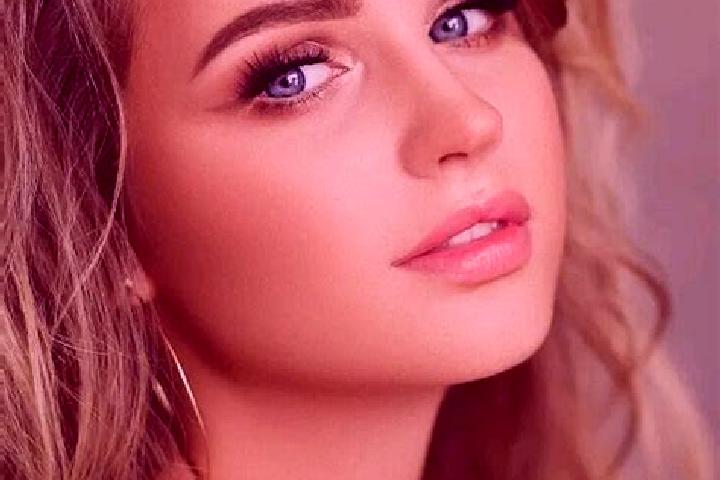 Ella, 27, a red amber-eyed european companion based in Orce. Offering Overnight, Striptease, CIM. Available for incall and outcall, overnight bookings availa...