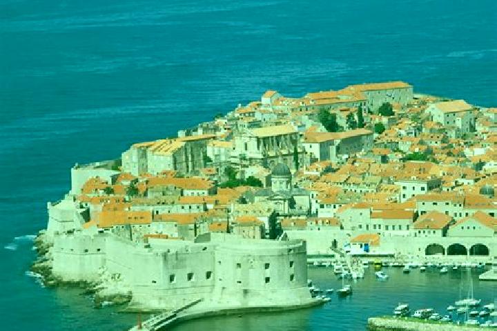 Ella, 33 — Escort in Vizzolo Predabissi, Italy