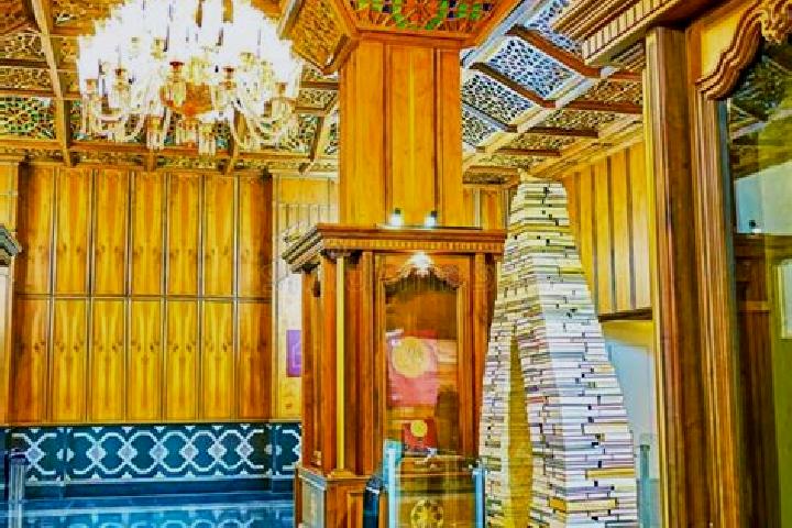 escort Bagh-e Malek