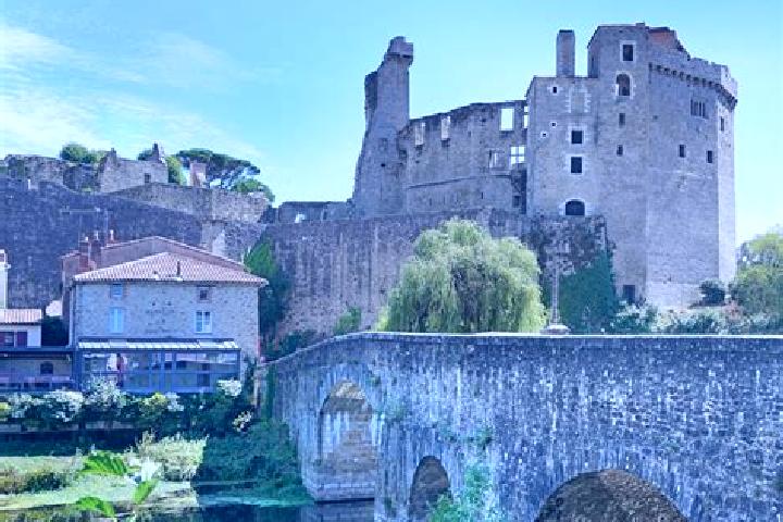 escort Clisson