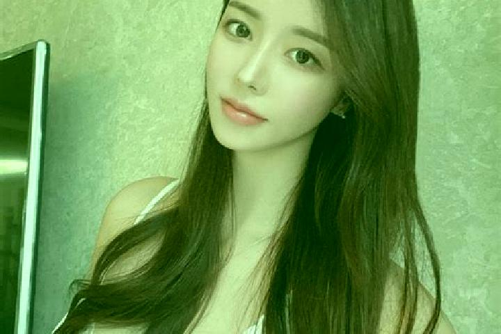 Escorts Yakeshi, China — Local Companions