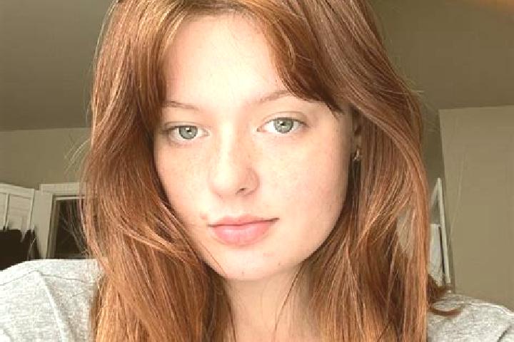 Evelyn, 20 — Escort in Flevy, France