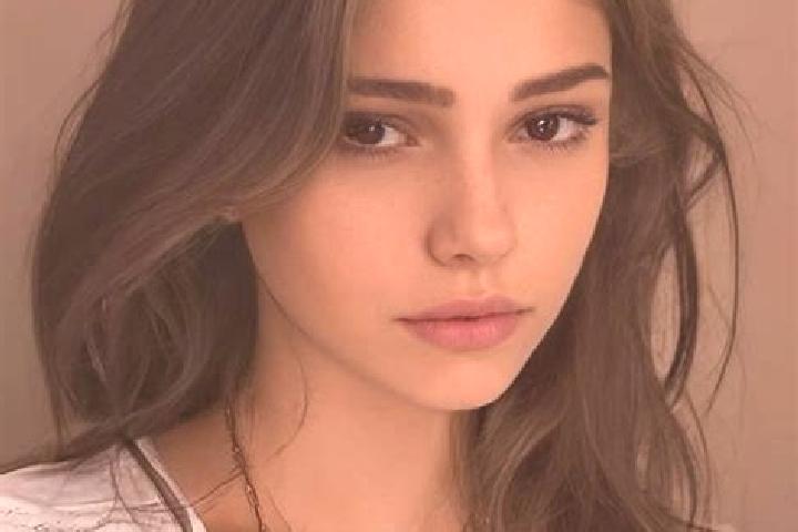 Harper, 35, a brunette hazel-eyed caucasian companion based in Larcay. Offering Roleplay, Massage, 69. Available for incall and outcall, day and evening dates.