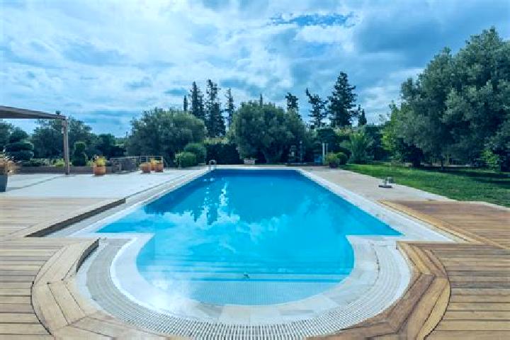 Iris, 27, a red dark-eyed mediterranean companion based in Puela. Offering Duos, OWO, Dinner Date, Roleplay. Available for incall and outcall, day and evenin...