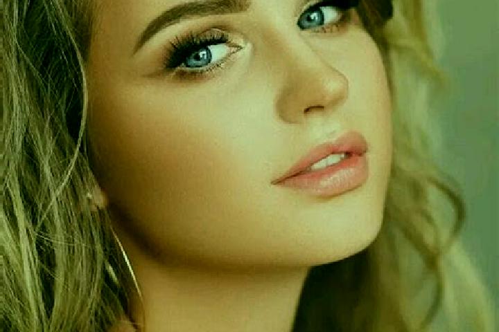 Iris, 31, a auburn dark-eyed caucasian companion based in Drogu. Offering OWO, Duos, Massage. Available for incall and outcall, overnight bookings available.