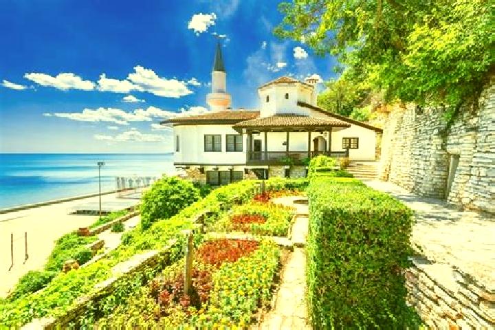Ivy, 20, a auburn brown-eyed mixed companion based in Kallang. Offering BDSM, Overnight, GFE, Domination, A-Level. Available for incall and outcall, day and ...