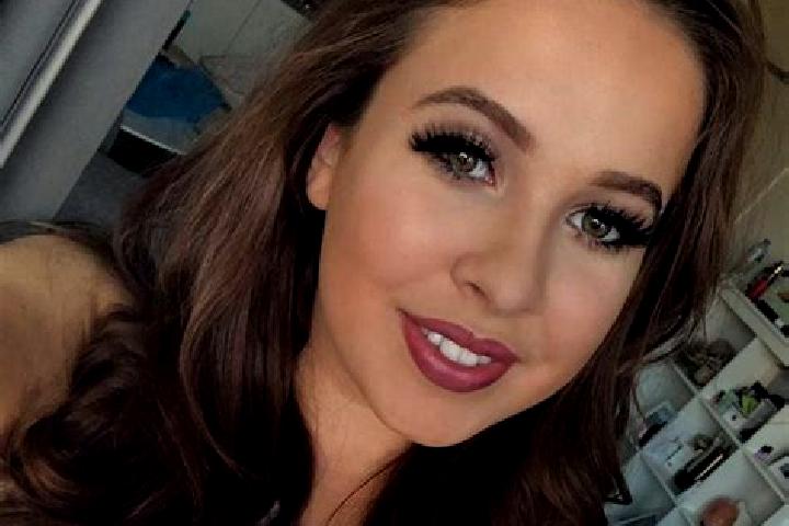Jade, 22, a auburn amber-eyed slavic companion based in Berry Springs. Offering A-Level, Couples, OWO. Available for incall and outcall, day and evening dates.