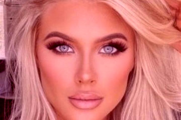 Layla, 39, a dark blonde amber-eyed mixed companion based in Cincu. Offering Roleplay, Travel Companion. Available for incall and outcall, overnight bookings...