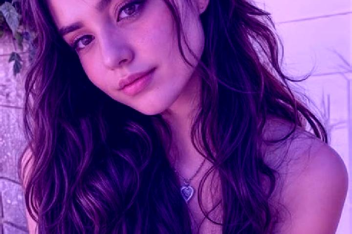 Lillian, 29, a auburn amber-eyed mixed companion based in Katano. Offering Massage, BDSM, Roleplay. Available for incall and outcall, day and evening dates.