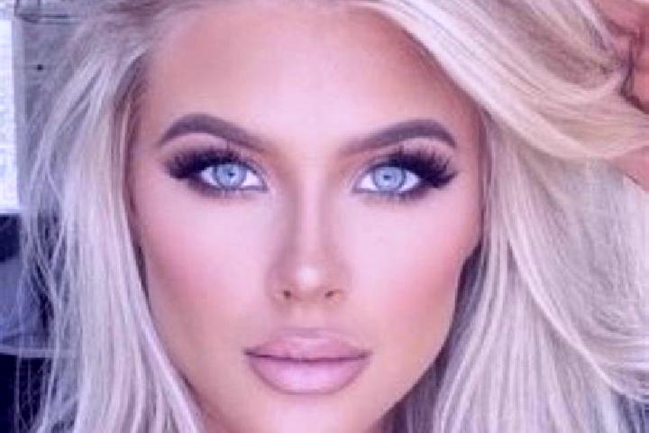 Lillian, 30, a auburn green-eyed slavic companion based in Bushat. Offering GFE, Dinner Date, Girlfriend Experience, Massage, OWO. Available for incall and o...