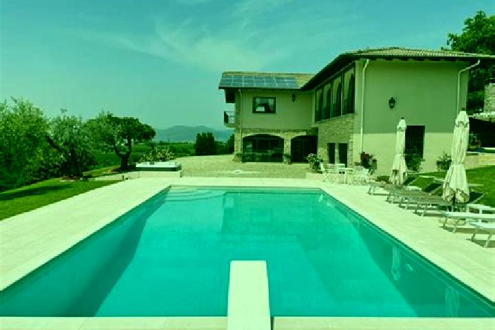 Lily, 23, a blonde blue-eyed middle eastern companion based in Grosswarasdorf. Offering A-Level, Dinner Date, Tantra. Available for incall and outcall, day a...