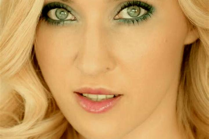 Lily, 28, a platinum blonde green-eyed mixed companion based in Kihikihi. Offering Tantra, GFE, Deep French Kissing, Couples. Available for incall and outcal...