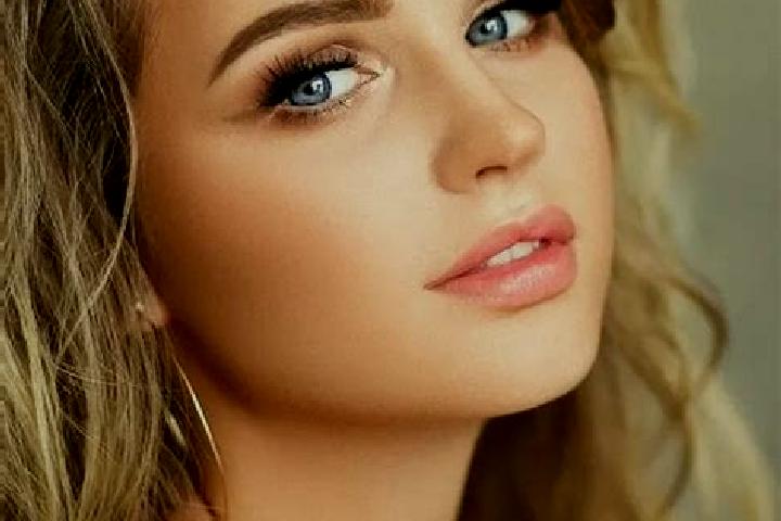 Lucy, 39, a auburn dark-eyed caribbean companion based in Tulyushka. Offering Domination, A-Level, Prostate Massage, Dinner Date. Available for incall and ou...