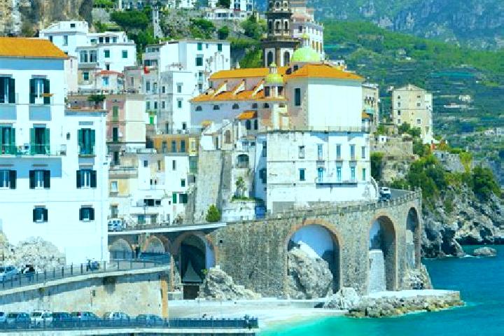 Luna, 23 — Escort in Putukrejo, Indonesia