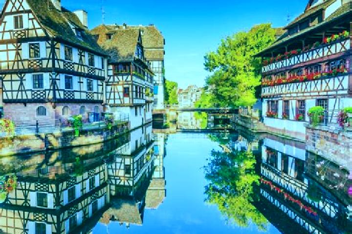 Luna, 23 — Escort in Vertemate Con Minoprio, Italy