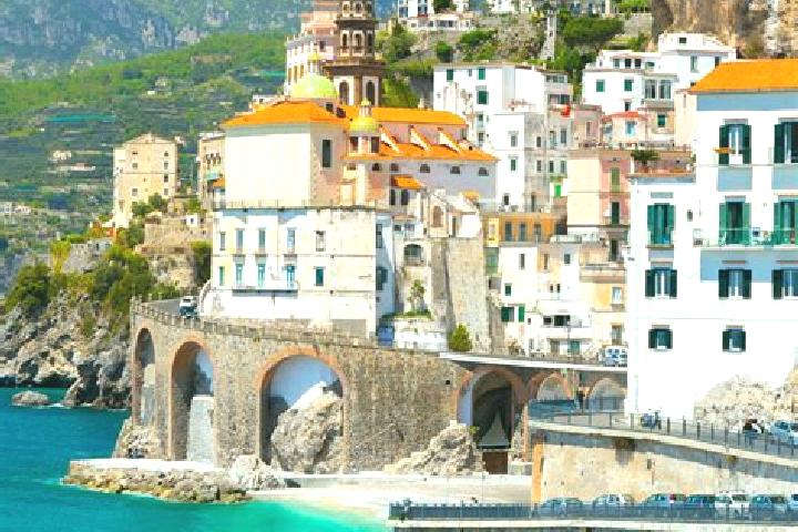 Luna, 30, a dark blonde hazel-eyed mediterranean companion based in Valle Vista. Offering Striptease, 69, Erotic Massage, A-Level. Available for incall and o...