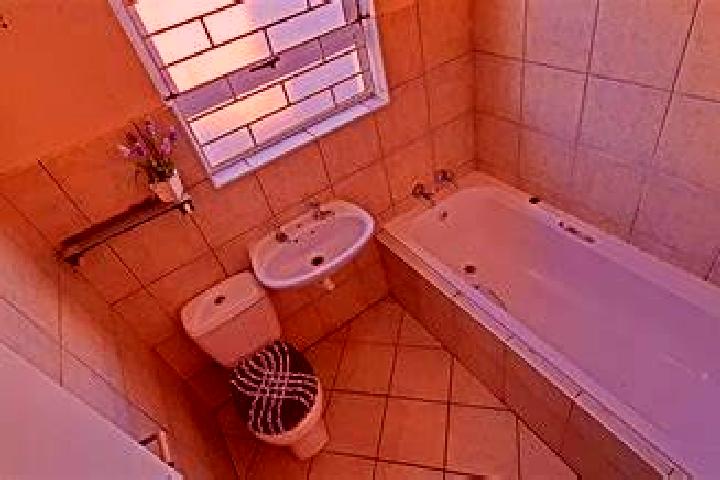 Luna, 31 — Escort in Vishnyakovskiye Dachi, Russia
