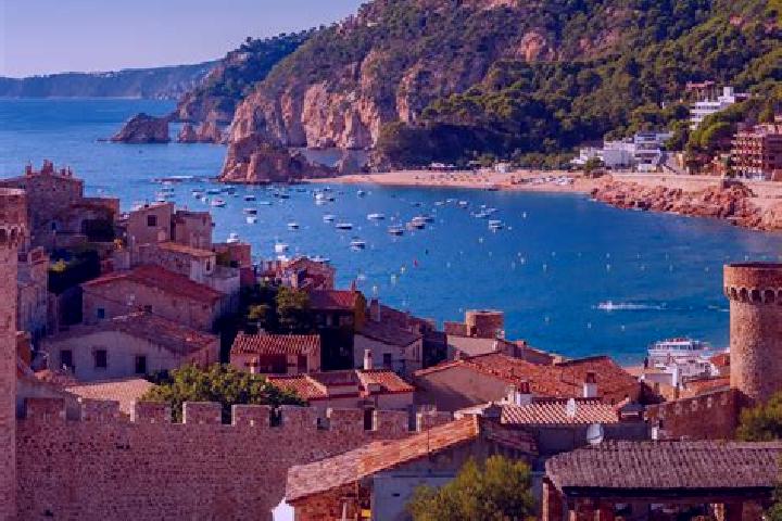 Luna, 32, a chestnut green-eyed mediterranean companion based in Hamlyn Heights. Offering Overnight, CIM, Striptease. Available for incall and outcall, day a...