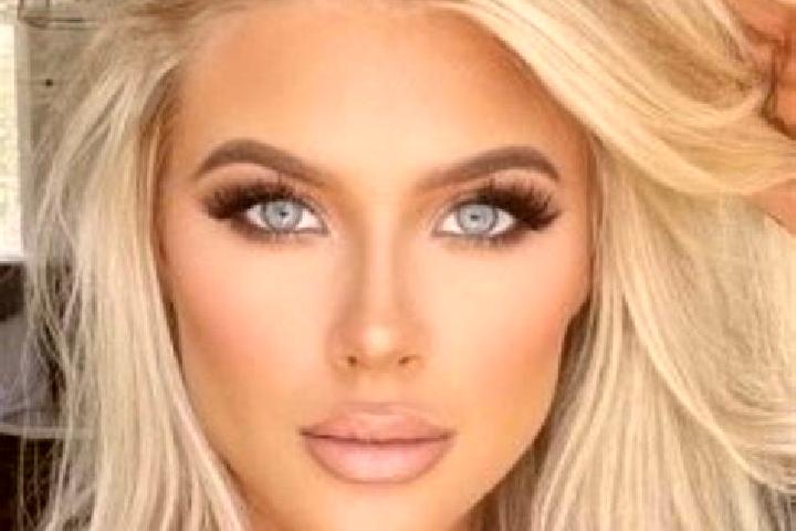 Maya, 37, a chestnut brown-eyed indian companion based in Ellerau. Offering BDSM, GFE, CIM. Available for incall and outcall, overnight bookings available.