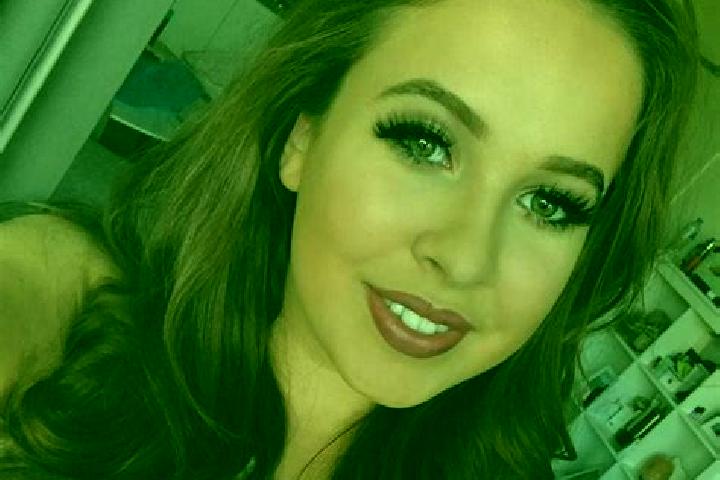 Mila, 22, a red hazel-eyed mixed companion based in Barrio de Peral. Offering Roleplay, Dinner Date, Fetish, Couples. Available for incall and outcall, overn...