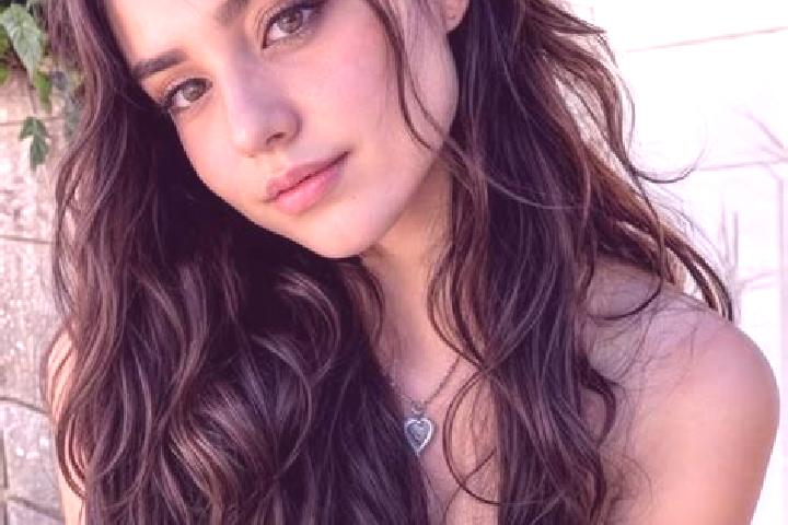 Natalie, 32, a chestnut amber-eyed slavic companion based in Chumen. Offering Dinner Date, A-Level, Party Girl, Travel Companion, Prostate Massage. Available...