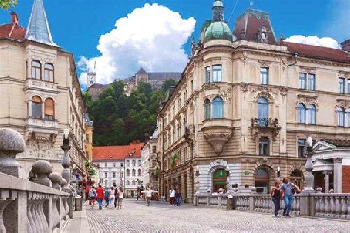 Nora, 26 — Escort in Charentilly, France