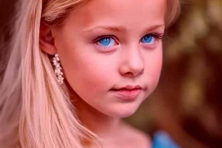 Nora, 35, a chestnut hazel-eyed latina companion based in Ferryden. Offering Erotic Massage, A-Level, CIM, OWO. Available for incall and outcall, overnight b...