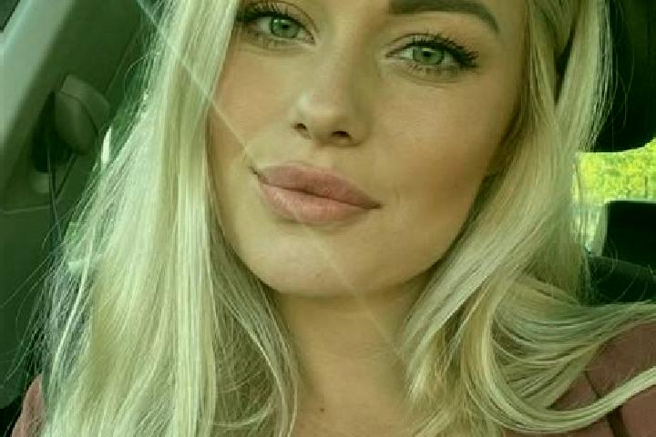 Nova, 23, a red grey-eyed indian companion based in Anaya de Alba. Offering Striptease, Massage, Erotic Massage, Deep French Kissing. Available for incall an...