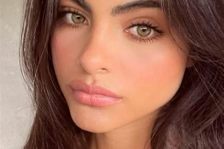 Olivia, 26, a dark blonde grey-eyed middle eastern companion based in Kingston upon Thames. Offering Prostate Massage, Overnight, Fetish. Available for incal...