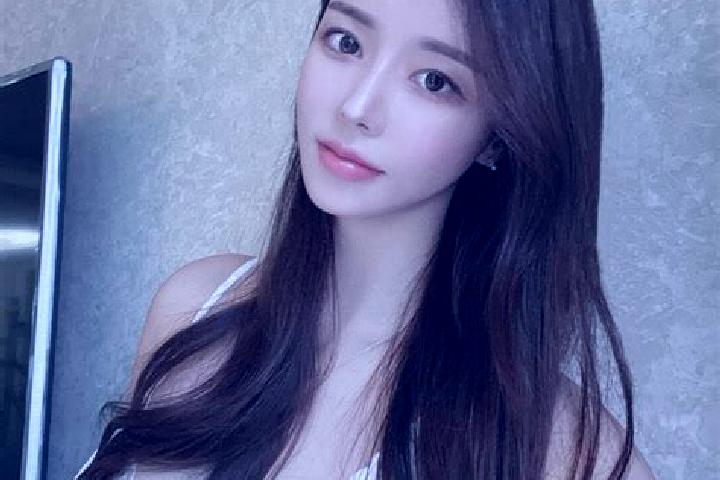Penelope, 25 — Escort in Fahan, Ireland
