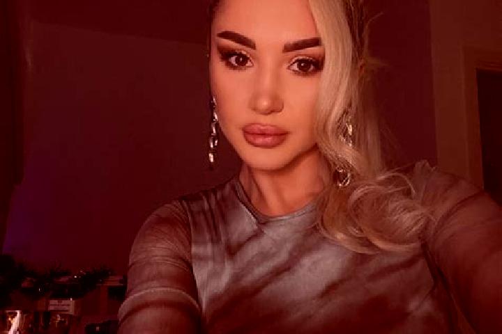 Penelope, 35, a red blue-eyed european companion based in Rakow. Offering Dinner Date, Domination, Massage. Available for incall and outcall, overnight booki...