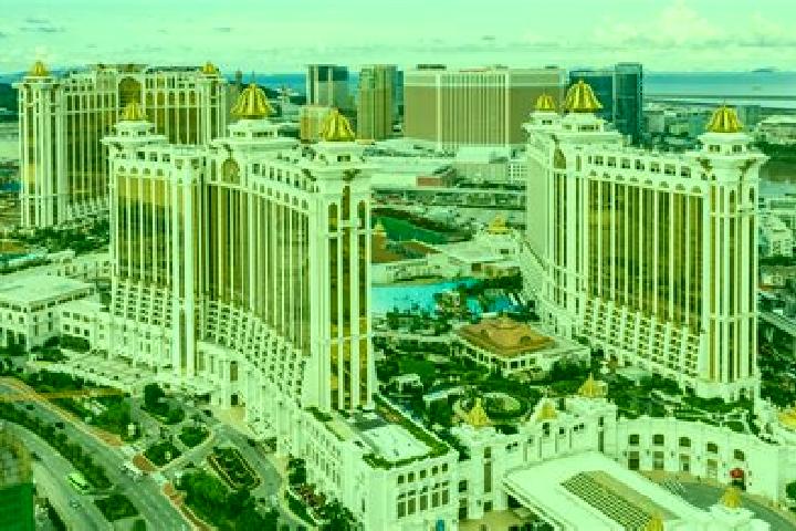 Quinn, 24 — Escort in Estaires, France