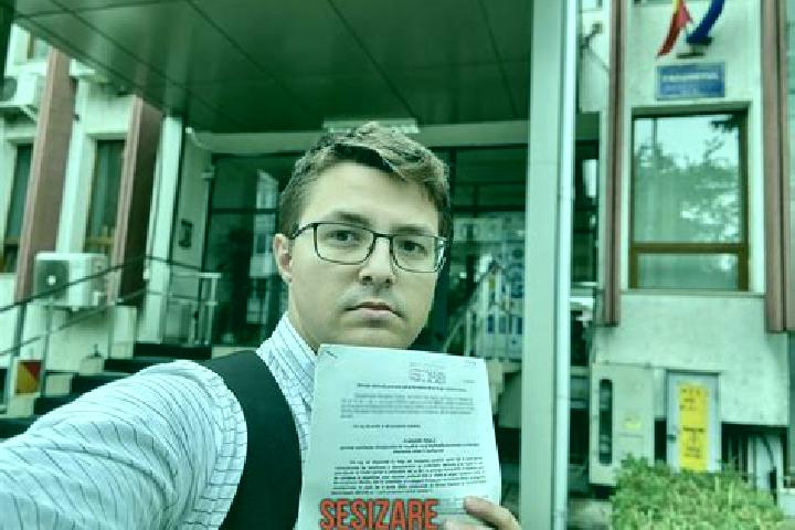 Riley, 25, a brunette brown-eyed european companion based in Argouges. Offering OWO, Domination, GFE. Available for incall and outcall, day and evening dates.