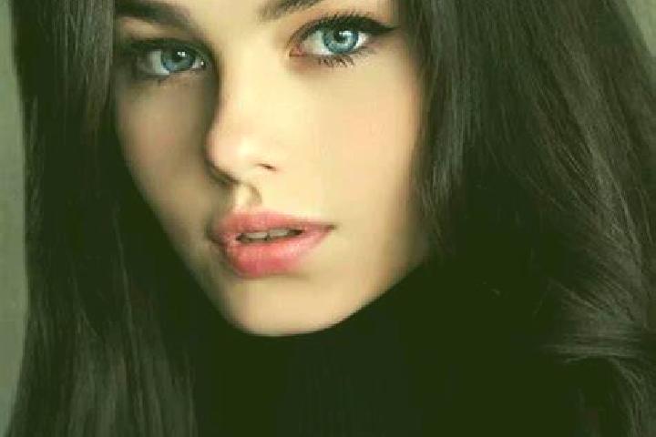 Sophia, 23, a auburn amber-eyed latina companion based in Qianjiang. Offering CIM, Tantra, 69. Available for incall and outcall, overnight bookings available.
