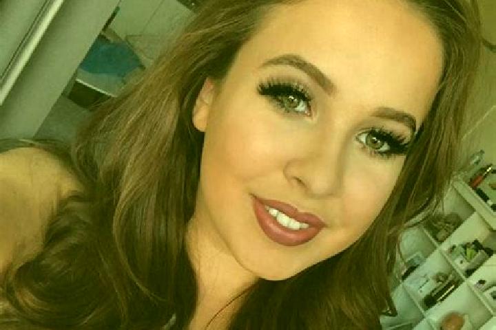 Stella, 33, a brunette grey-eyed ebony companion based in Aliud. Offering BDSM, Dinner Date, Travel Companion. Available for incall and outcall, overnight bo...
